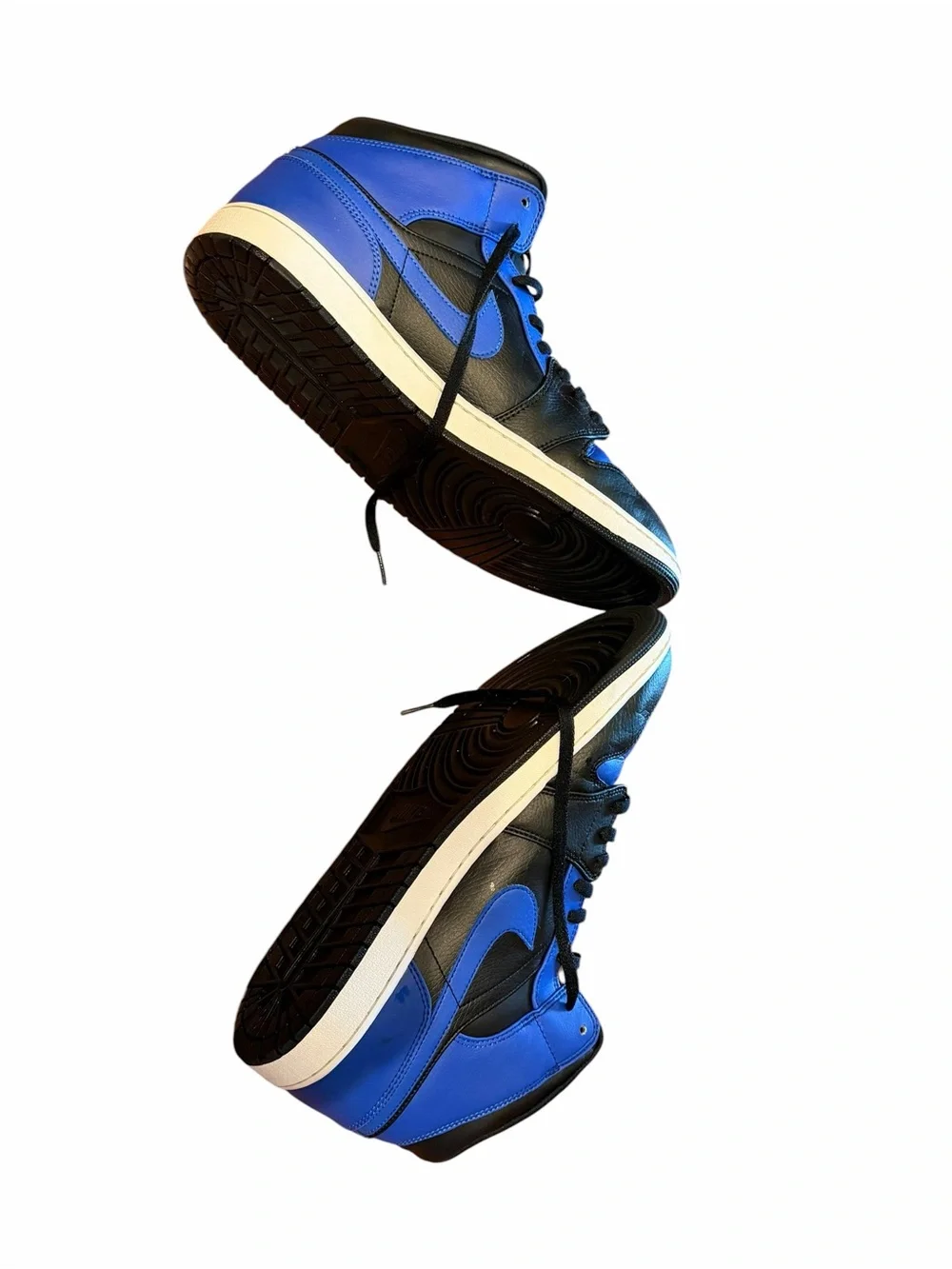 Classic Air Jordan 1 Mid Hyper Royal men’s sneakers
